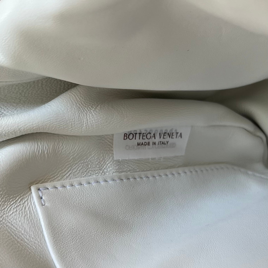 Bottega Veneta PAD PUFFER BAG 29 IN WHITE COWHIDE LEATHER