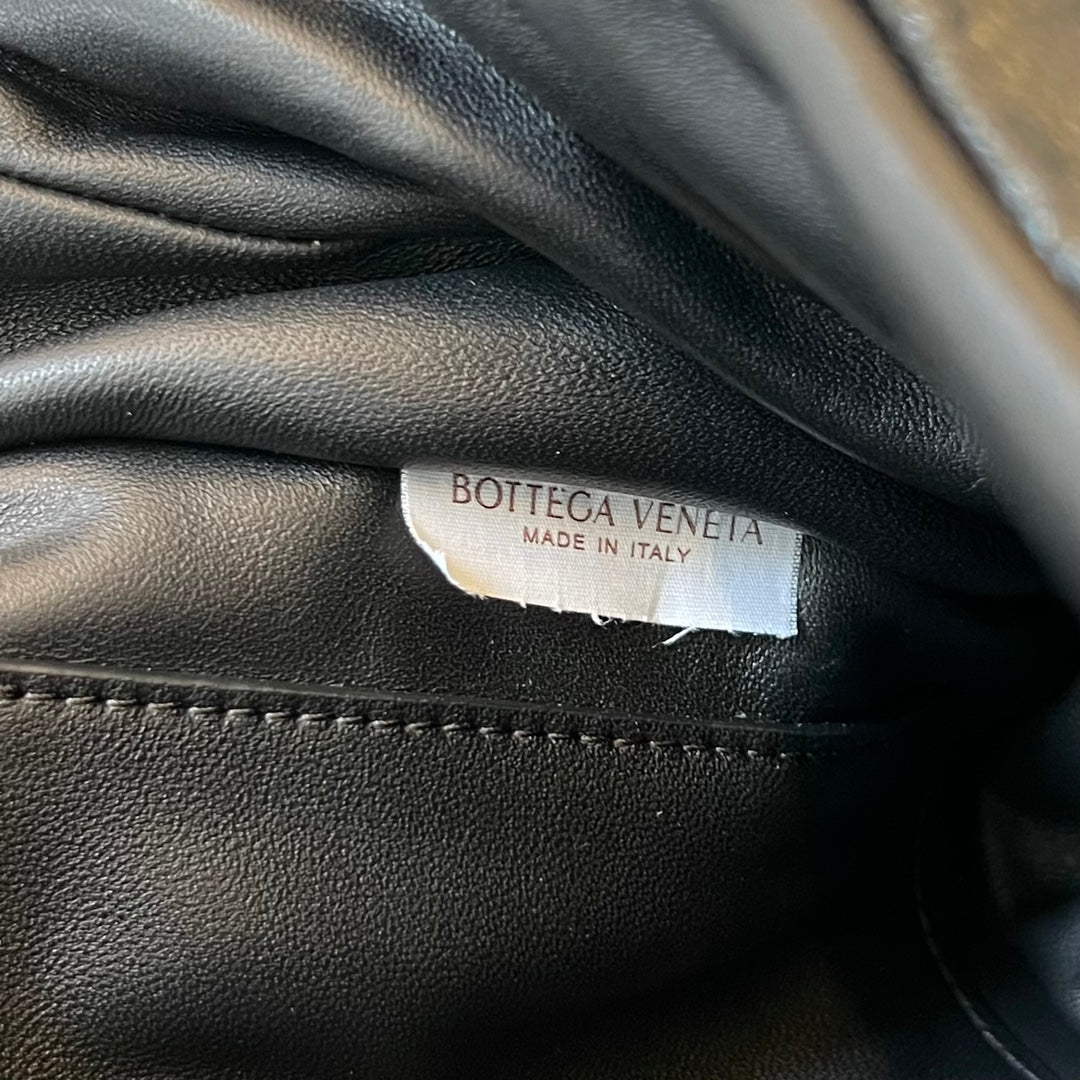 Bottega Veneta PAD PUFFER BAG 29 IN BLACK COWHIDE LEATHER