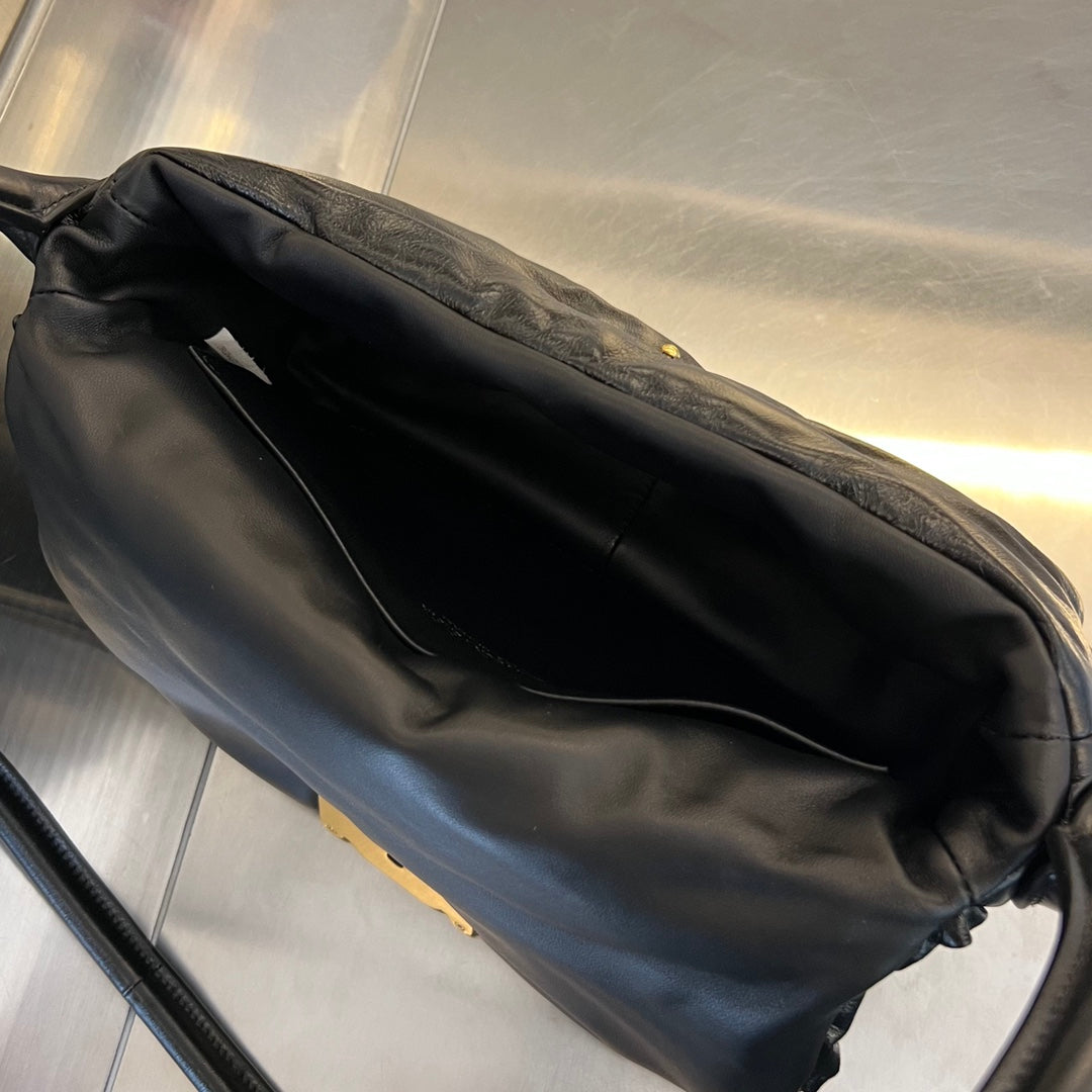 Bottega Veneta PAD PUFFER BAG 29 IN BLACK COWHIDE LEATHER