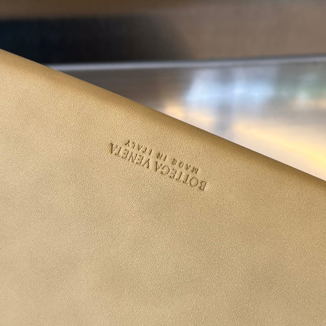 Bottega Veneta MEDIUM 32 BROWN BAG KRAFT CALFSKIN