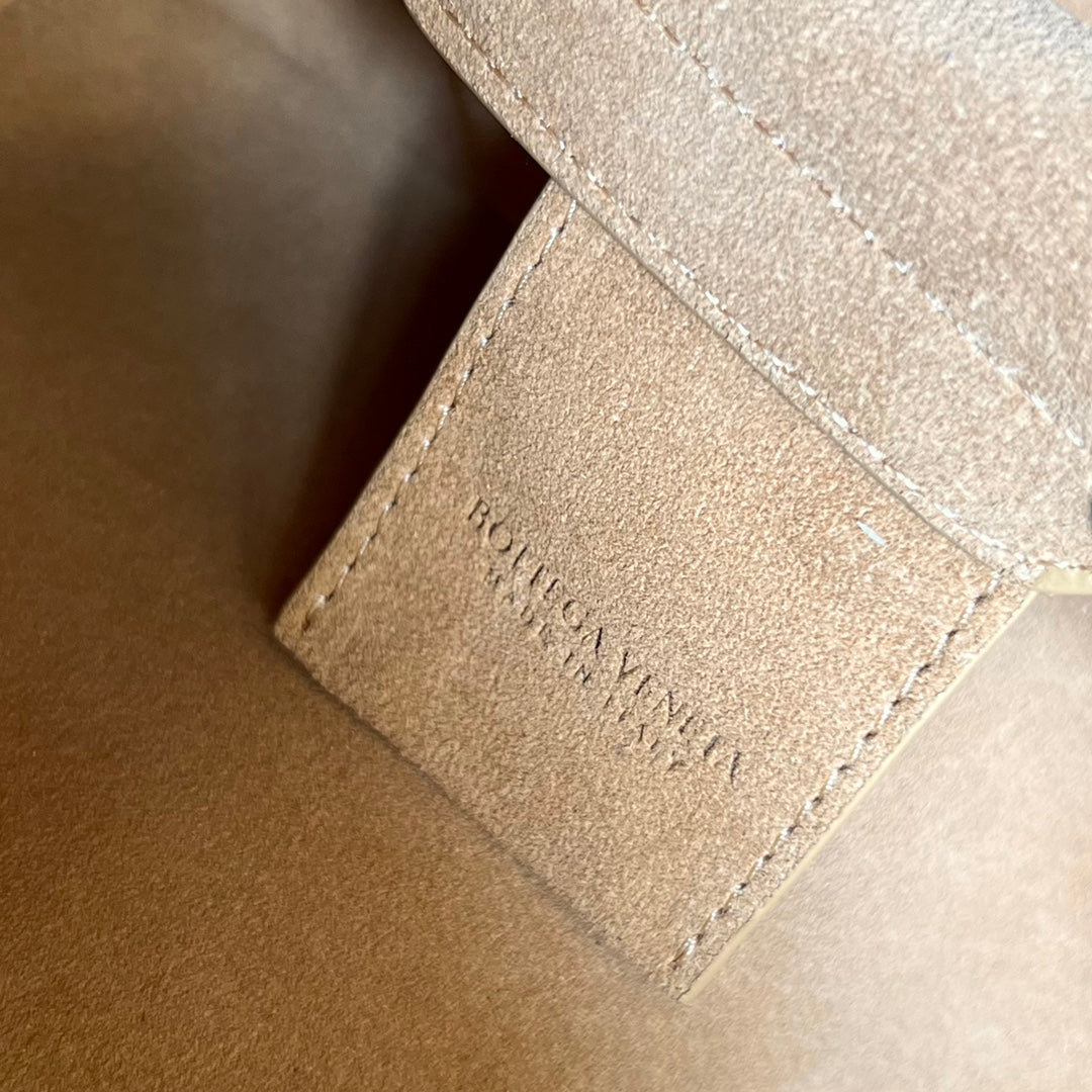 Bottega Veneta SMALL 26  BROWN BAG KRAFT CALFSKIN