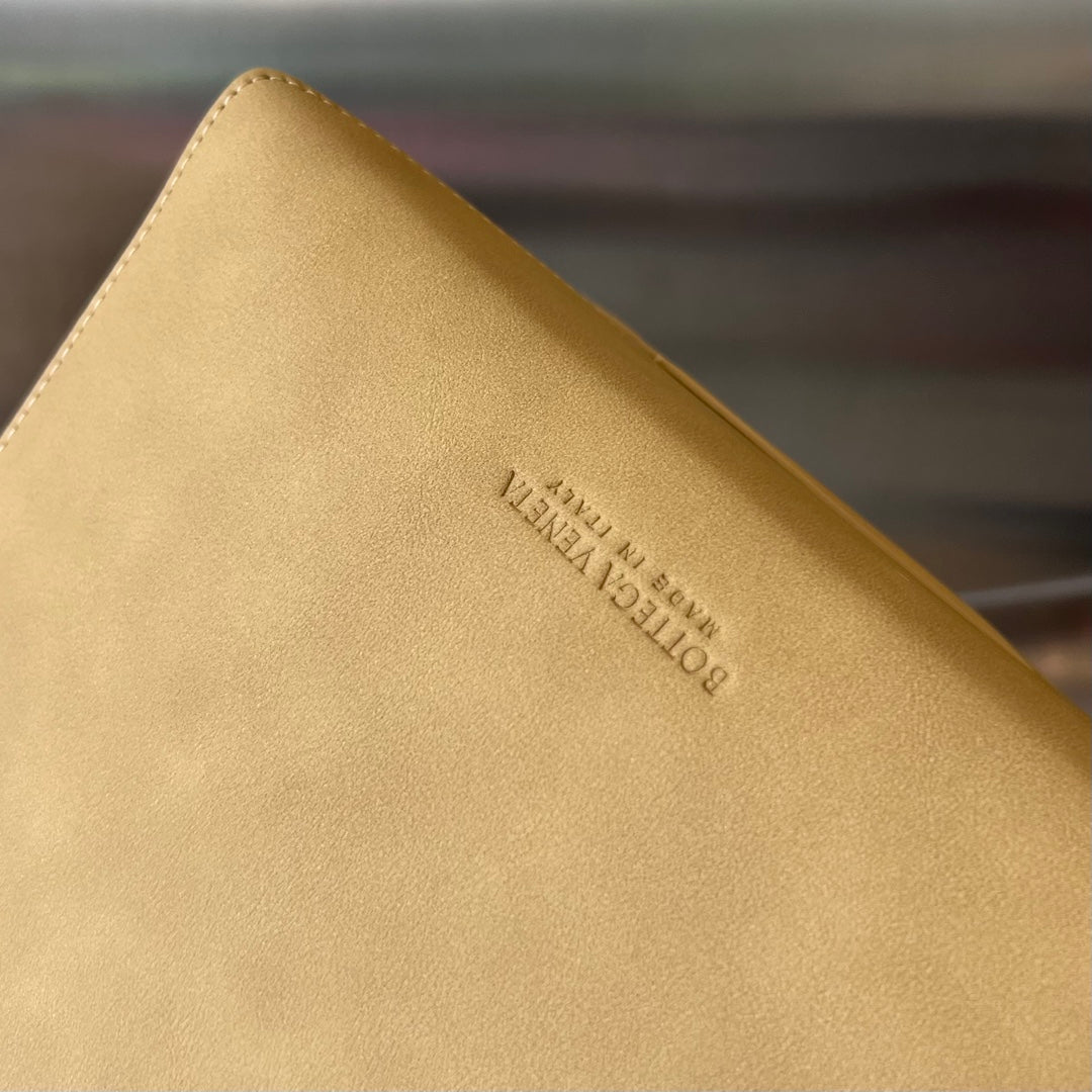 Bottega Veneta SMALL 26  BROWN BAG KRAFT CALFSKIN