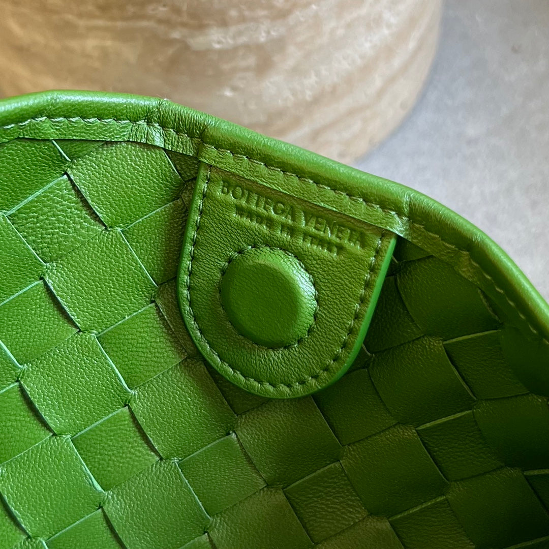 Bottega Veneta SARDINE 33 WITH CHAIN IN EMERALD GREEN LAMBSKIN