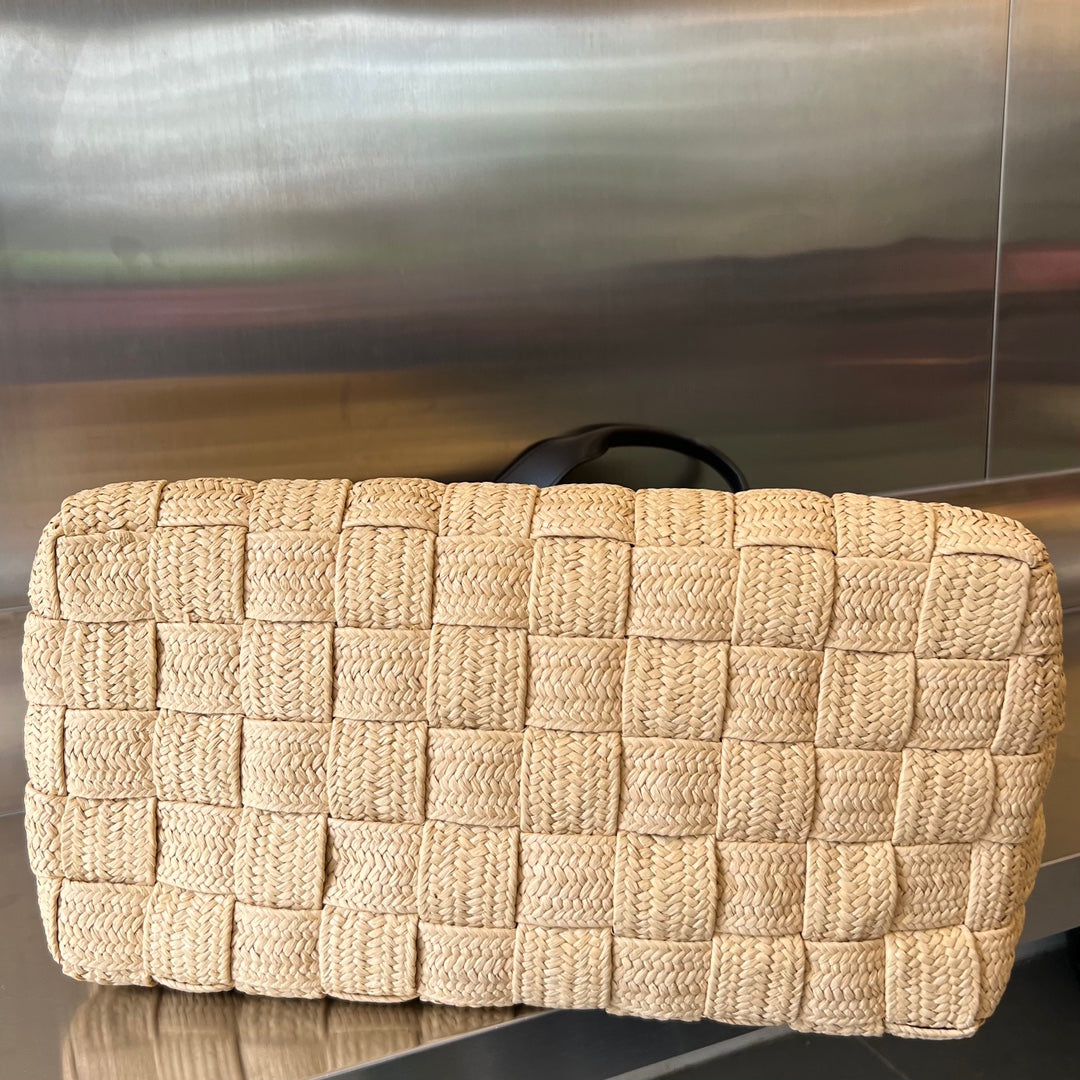 Bottega Veneta CASSETTE 44 TOTE BEIGE AND BLACK VISCOSE