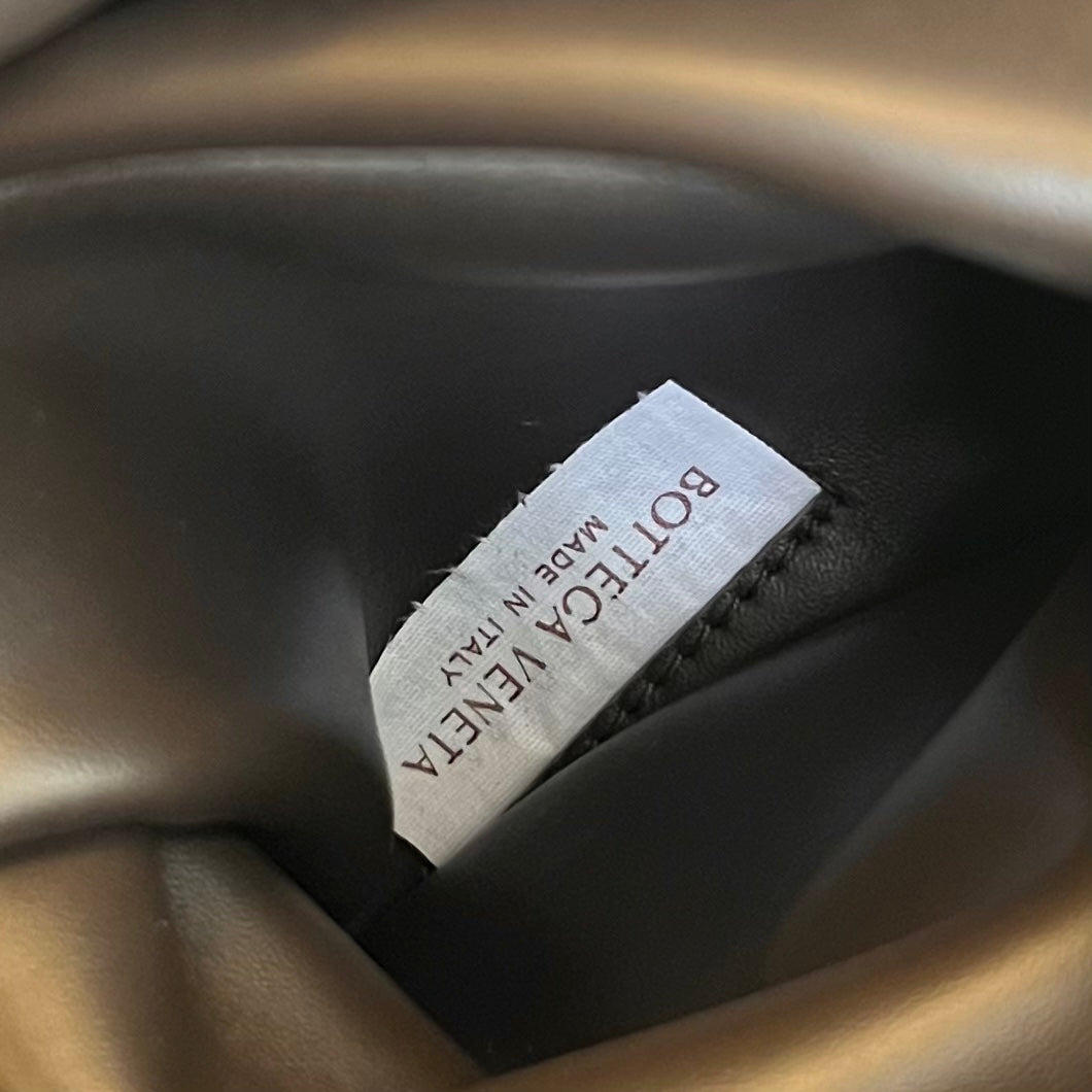 Bottega Veneta CASSETTE 44 TOTE BEIGE AND BLACK VISCOSE