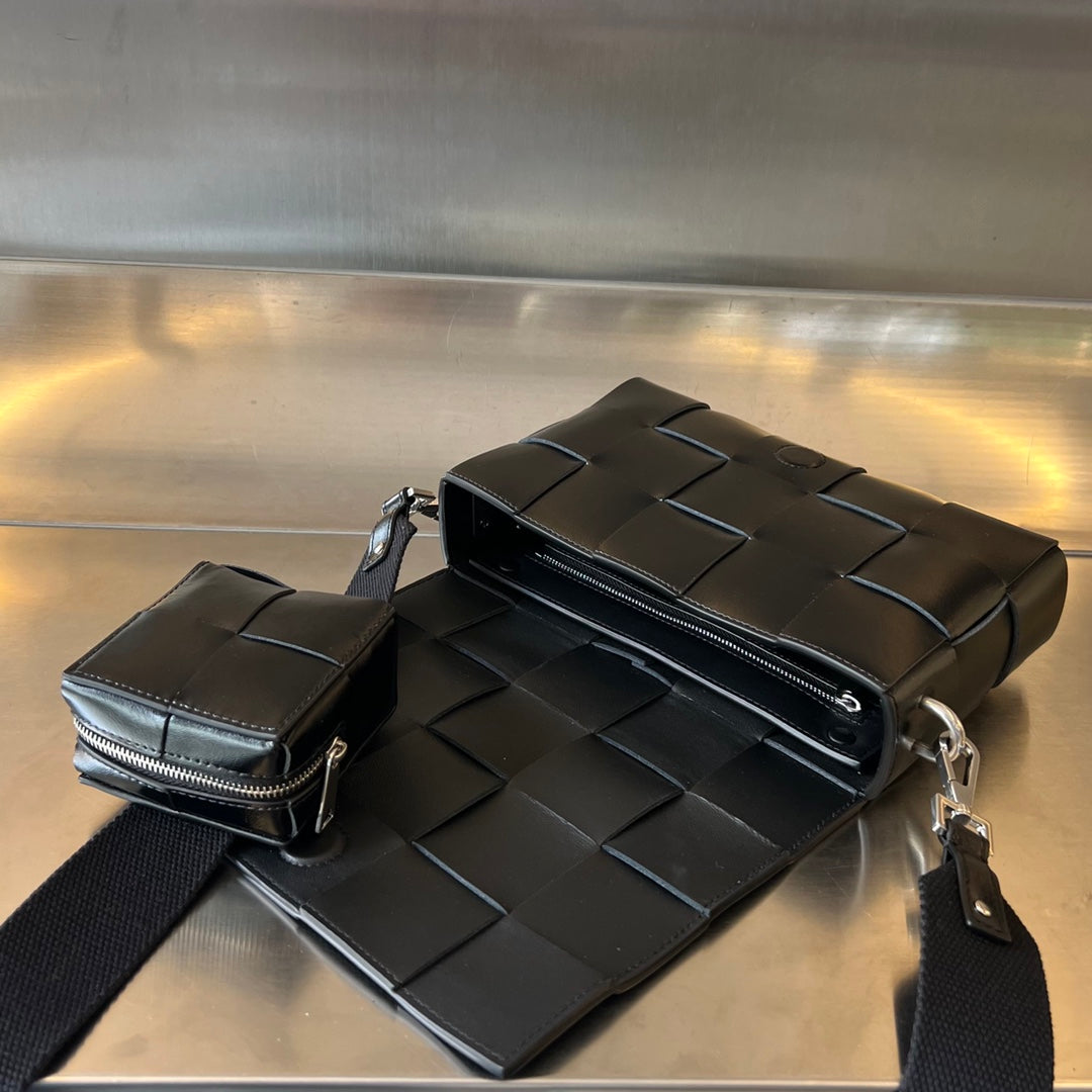 Bottega Veneta CASSETTE 23 BLACK CALFSKIN WITH VERSATILE STRAP