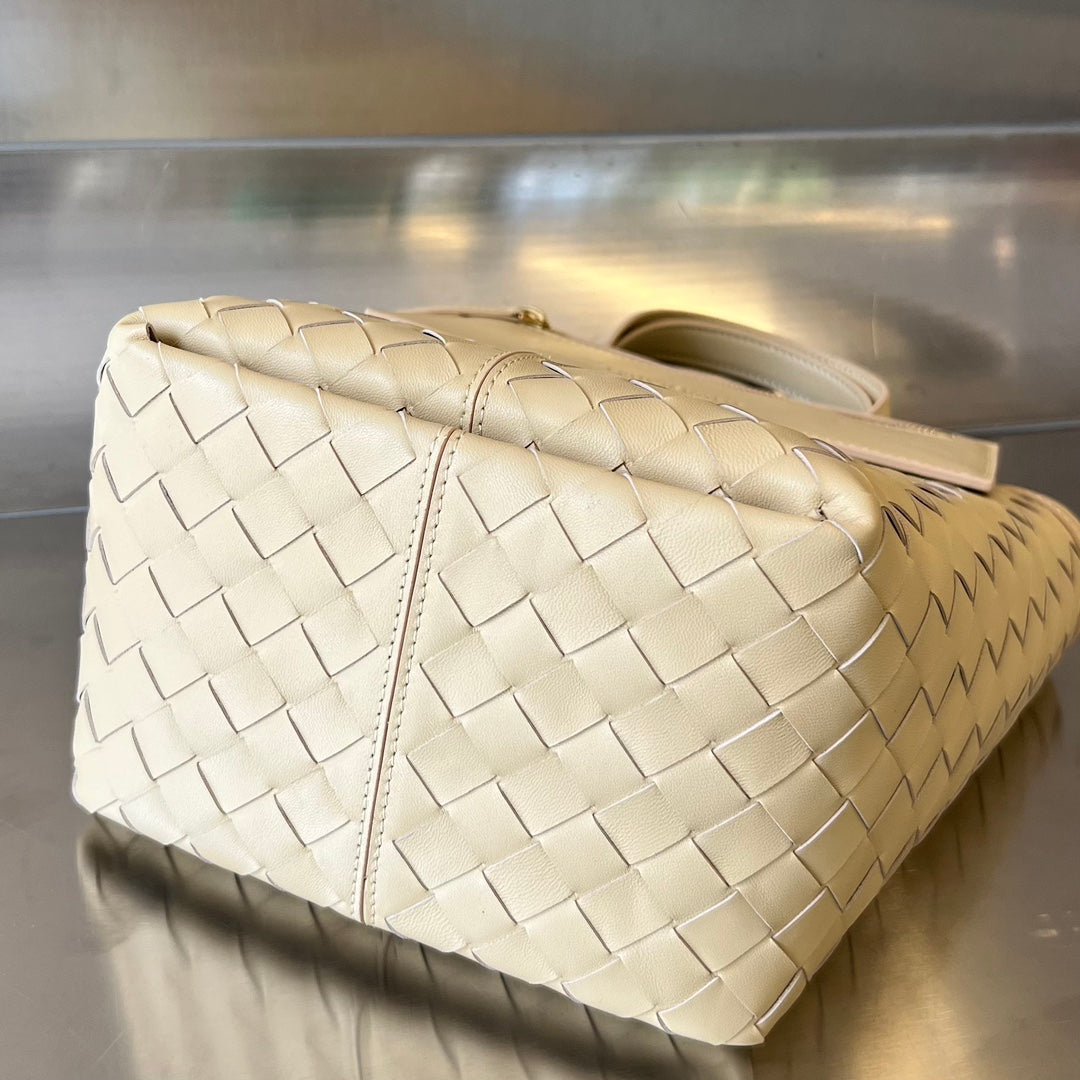 Bottega Veneta FLIP FLAP 23 BAG IN BEIGE LAMBSKIN