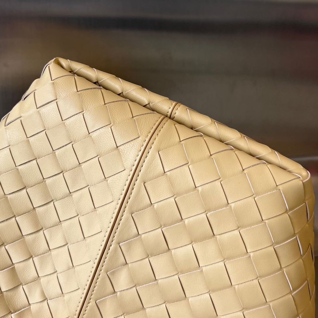 Bottega Veneta FLIP FLAP 23 BAG IN BEIGE LAMBSKIN