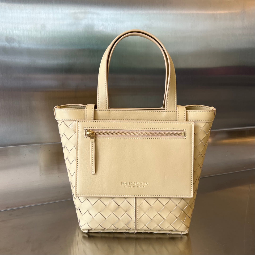 Bottega Veneta FLIP FLAP 23 BAG IN BEIGE LAMBSKIN