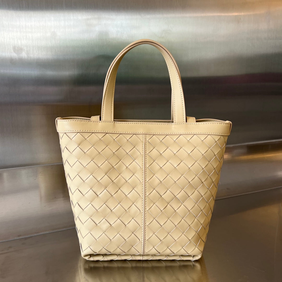 Bottega Veneta FLIP FLAP 23 BAG IN BEIGE LAMBSKIN