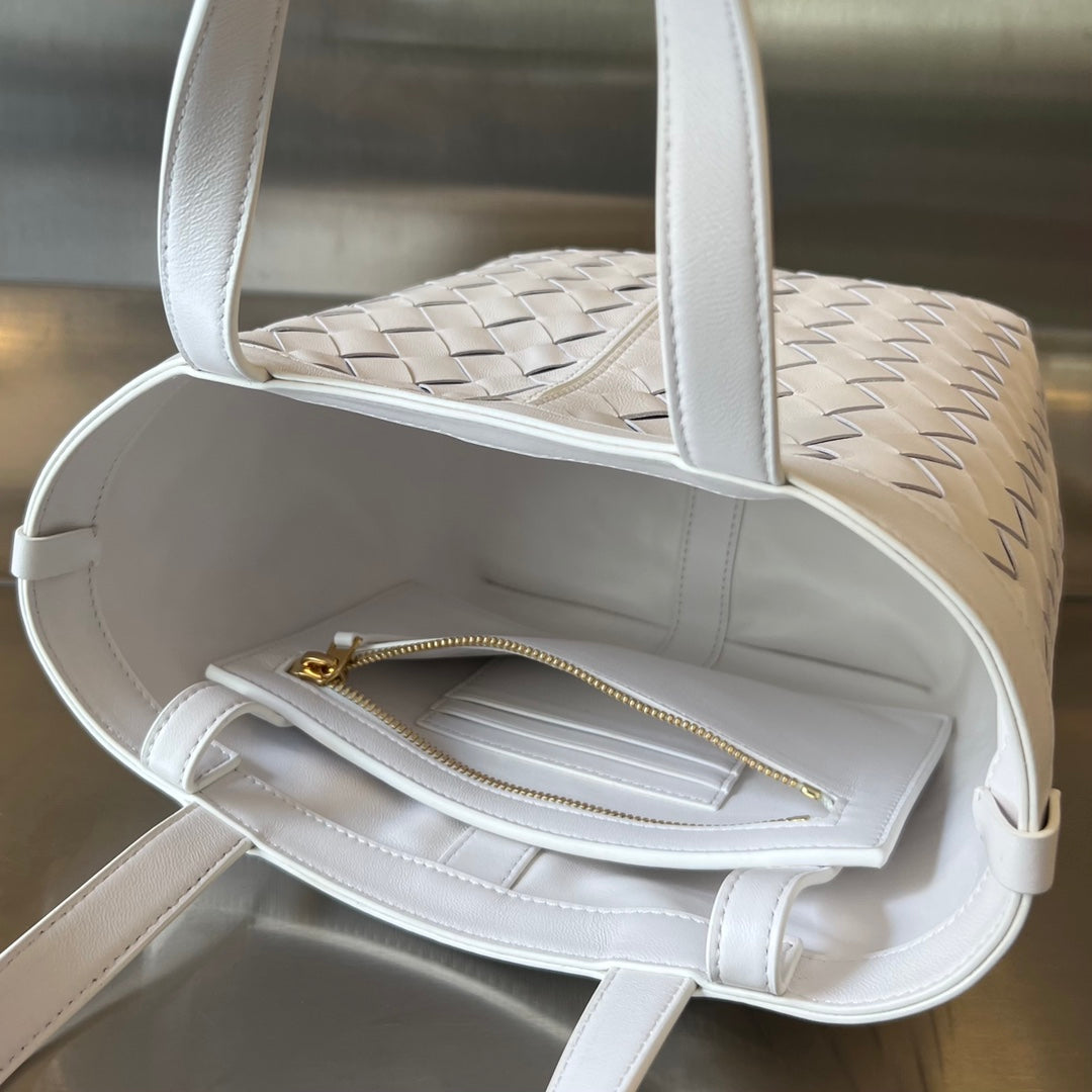 Bottega Veneta FLIP FLAP 23 BAG IN WHITE LAMBSKIN