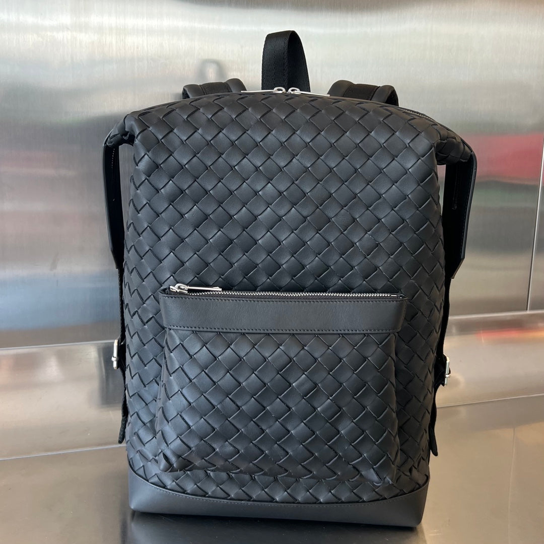 Bottega Veneta BACKPACK 42 IN BLACK CALFSKIN
