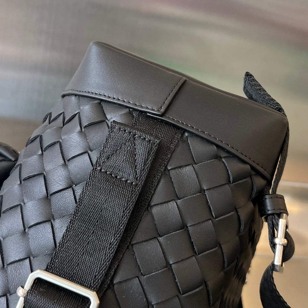 Bottega Veneta BACKPACK 42 IN BLACK CALFSKIN