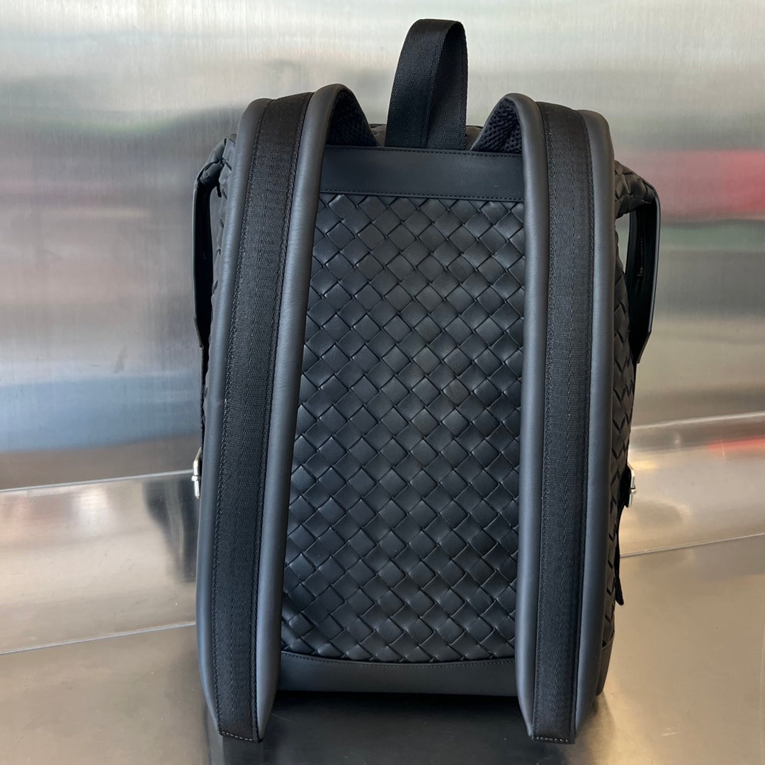 Bottega Veneta BACKPACK 42 IN BLACK CALFSKIN