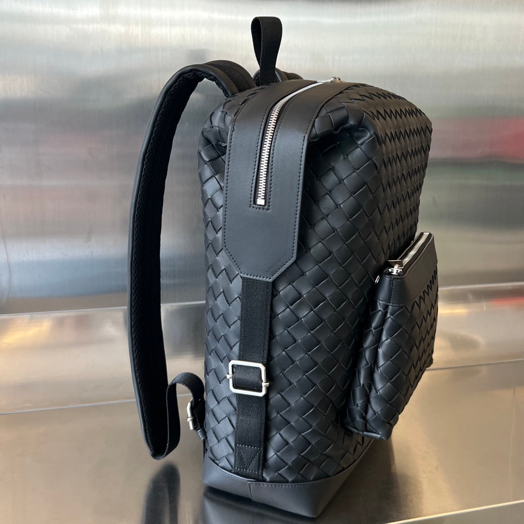 Bottega Veneta BACKPACK 42 IN BLACK CALFSKIN
