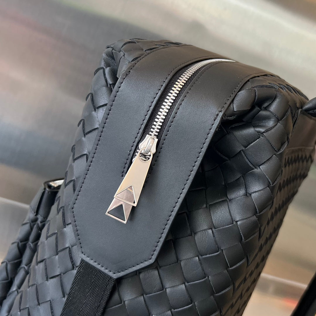 Bottega Veneta BACKPACK 42 IN BLACK CALFSKIN