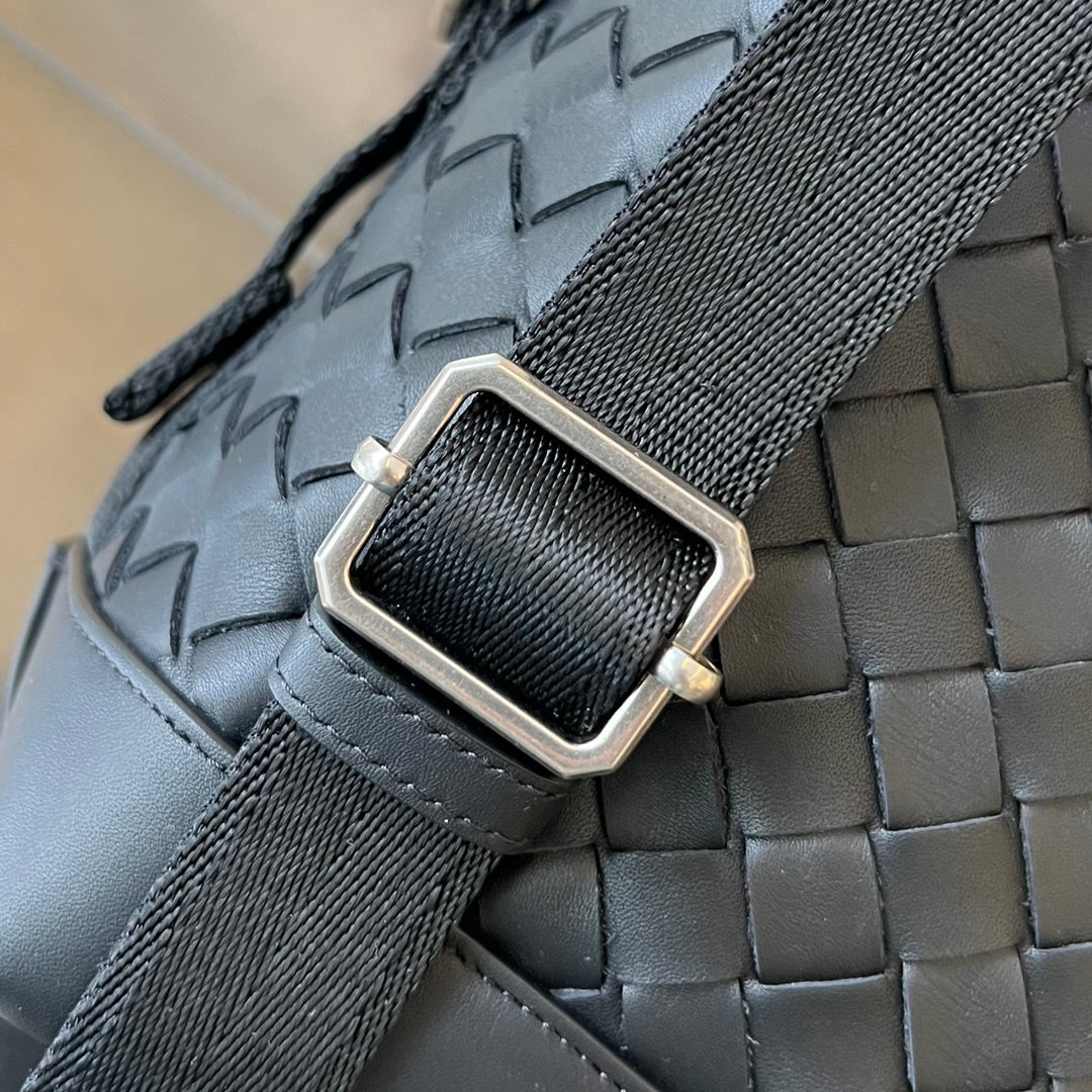 Bottega Veneta BACKPACK 42 IN BLACK CALFSKIN