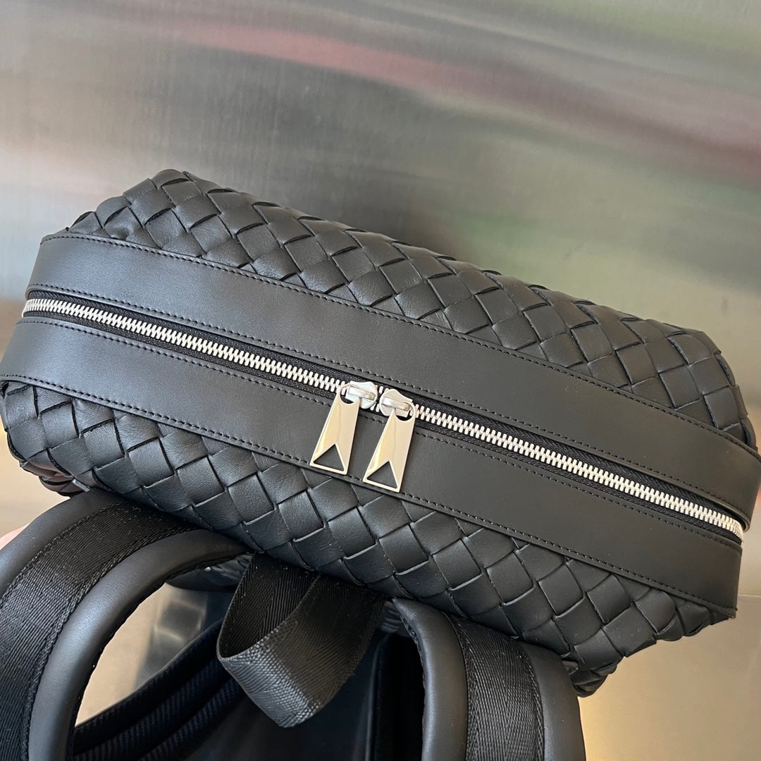 Bottega Veneta BACKPACK 42 IN BLACK CALFSKIN