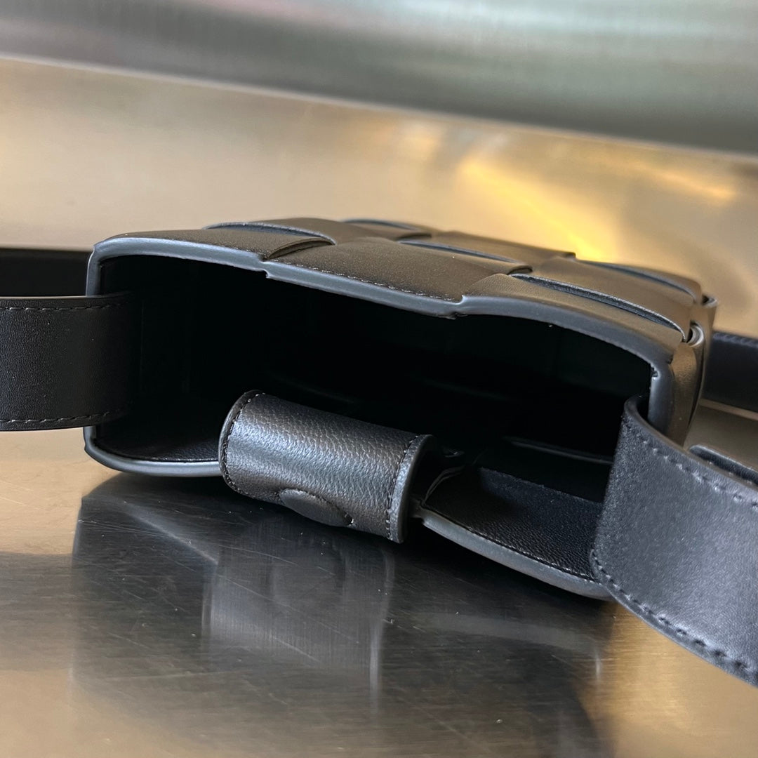 Bottega Veneta PHONE BAG 18 IN BLACK LAMBSKIN