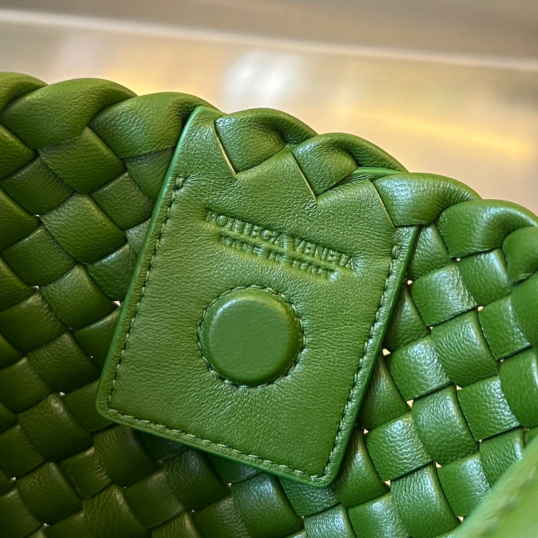 Bottega Veneta SMALL CLICKER 27 MOSS GREEN LAMBSKIN