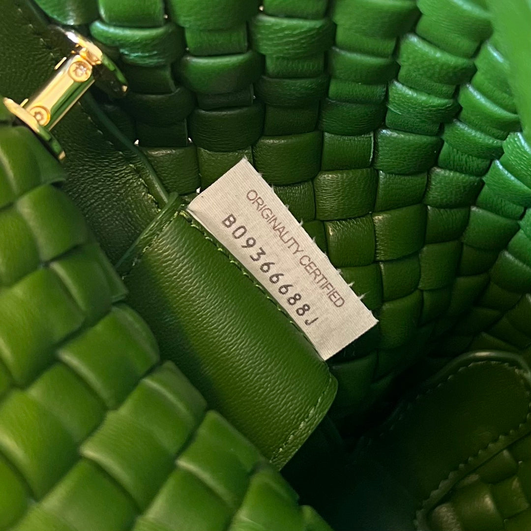 Bottega Veneta SMALL CLICKER 27 MOSS GREEN LAMBSKIN