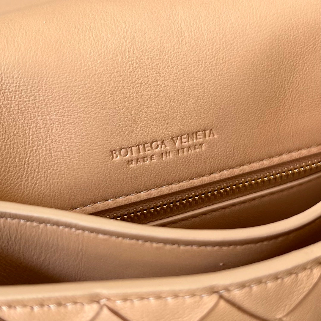 Bottega Veneta BV Mini Crossbody Bag 19cm Beige Calfskin Ghw