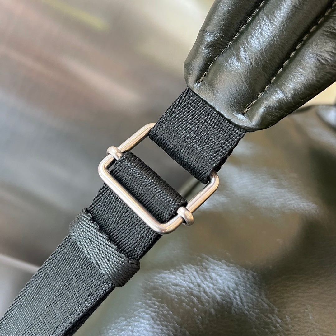 Bottega Veneta MEDIUM ARCHETYPE 46 DARK GREEN LAMBSKIN BACKPACK