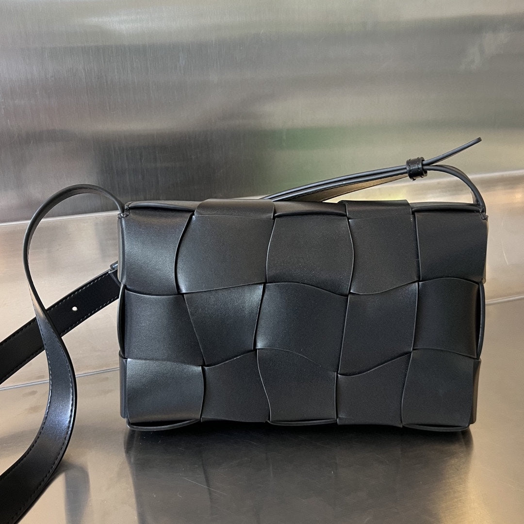 Bottega Veneta CASSETTE 23 IN BLACK CALFSKIN WITH WAVY PATTERN