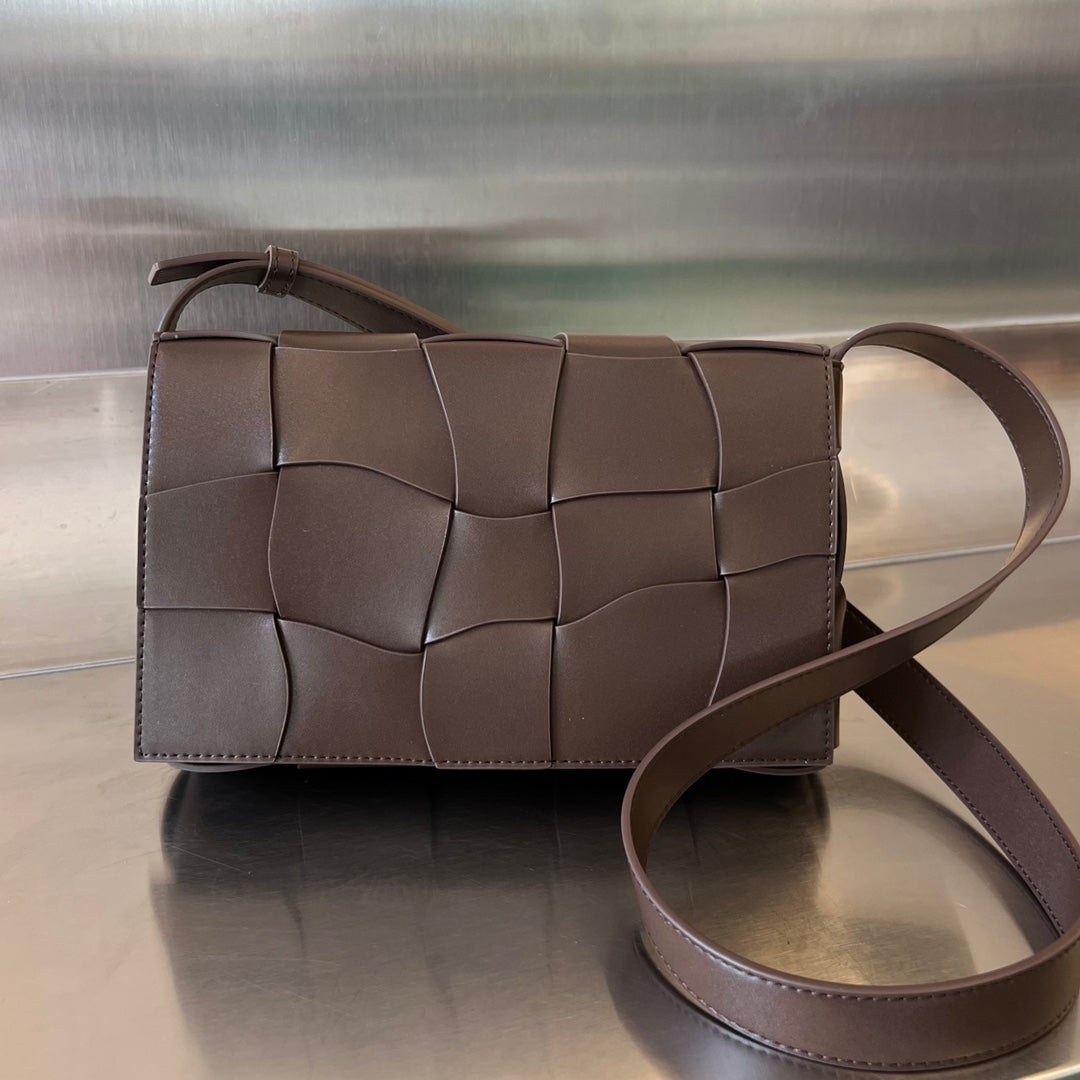 Bottega Veneta CASSETTE 23 IN CHOCOLATE CALFSKIN WITH WAVY PATTERN