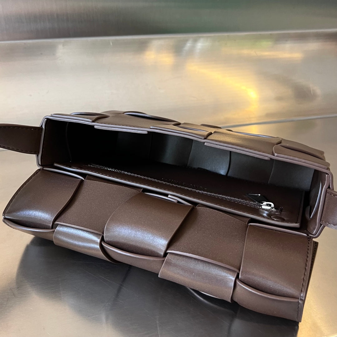 Bottega Veneta CASSETTE 23 IN CHOCOLATE CALFSKIN WITH WAVY PATTERN