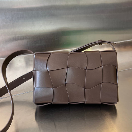 Bottega Veneta CASSETTE 23 IN CHOCOLATE CALFSKIN WITH WAVY PATTERN