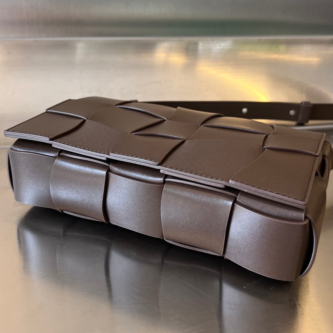 Bottega Veneta CASSETTE 23 IN CHOCOLATE CALFSKIN WITH WAVY PATTERN