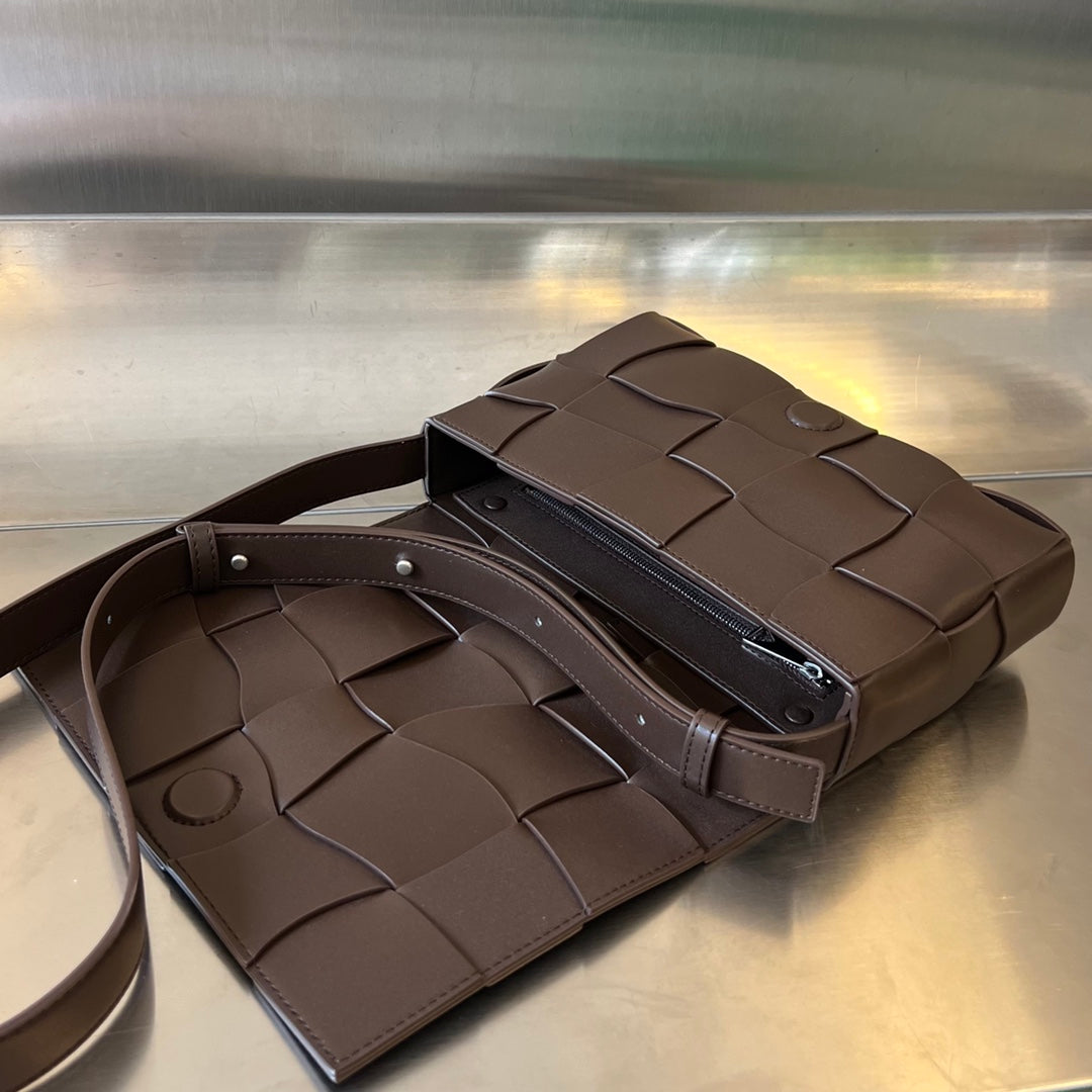 Bottega Veneta CASSETTE 23 IN CHOCOLATE CALFSKIN WITH WAVY PATTERN