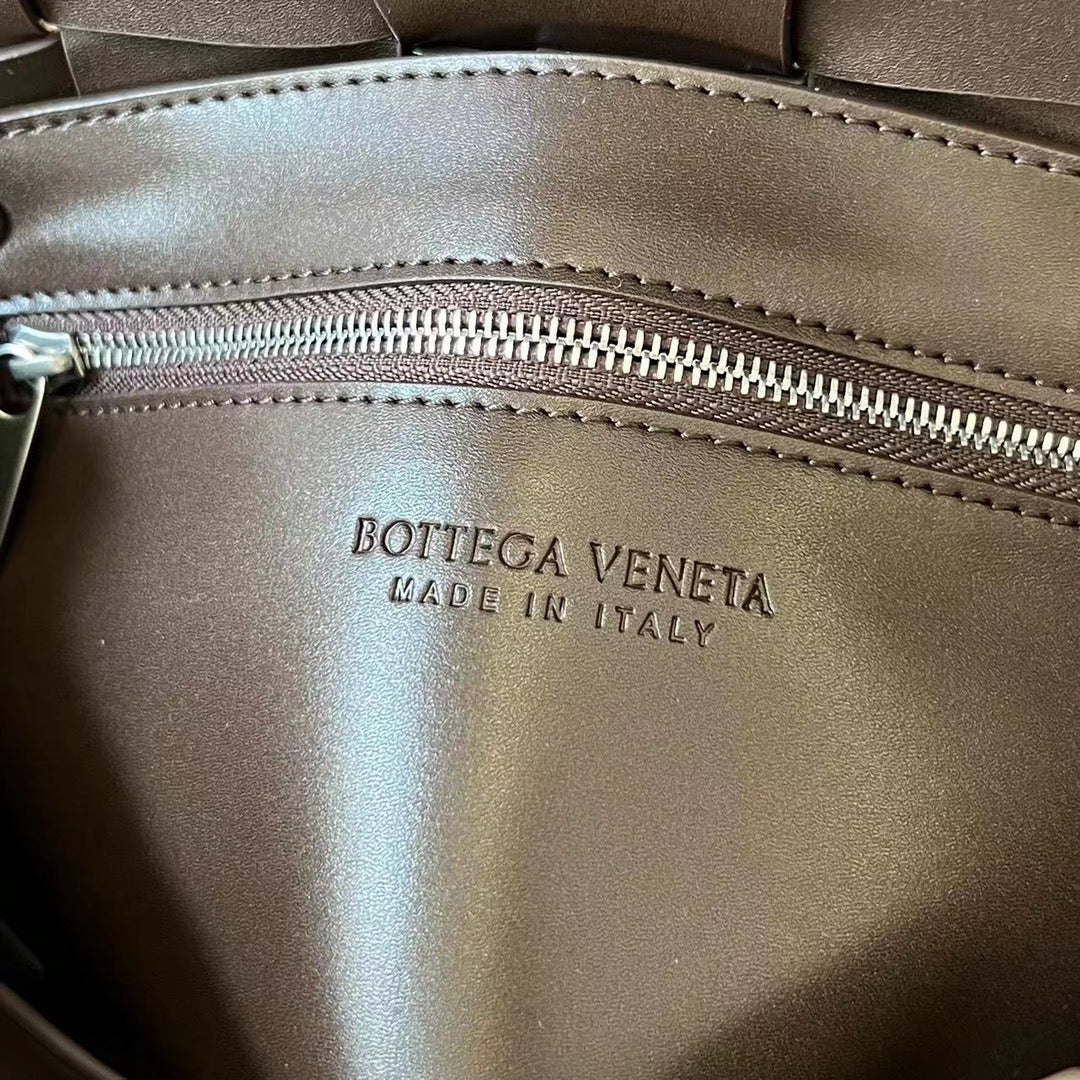 Bottega Veneta CASSETTE 23 IN CHOCOLATE CALFSKIN WITH WAVY PATTERN