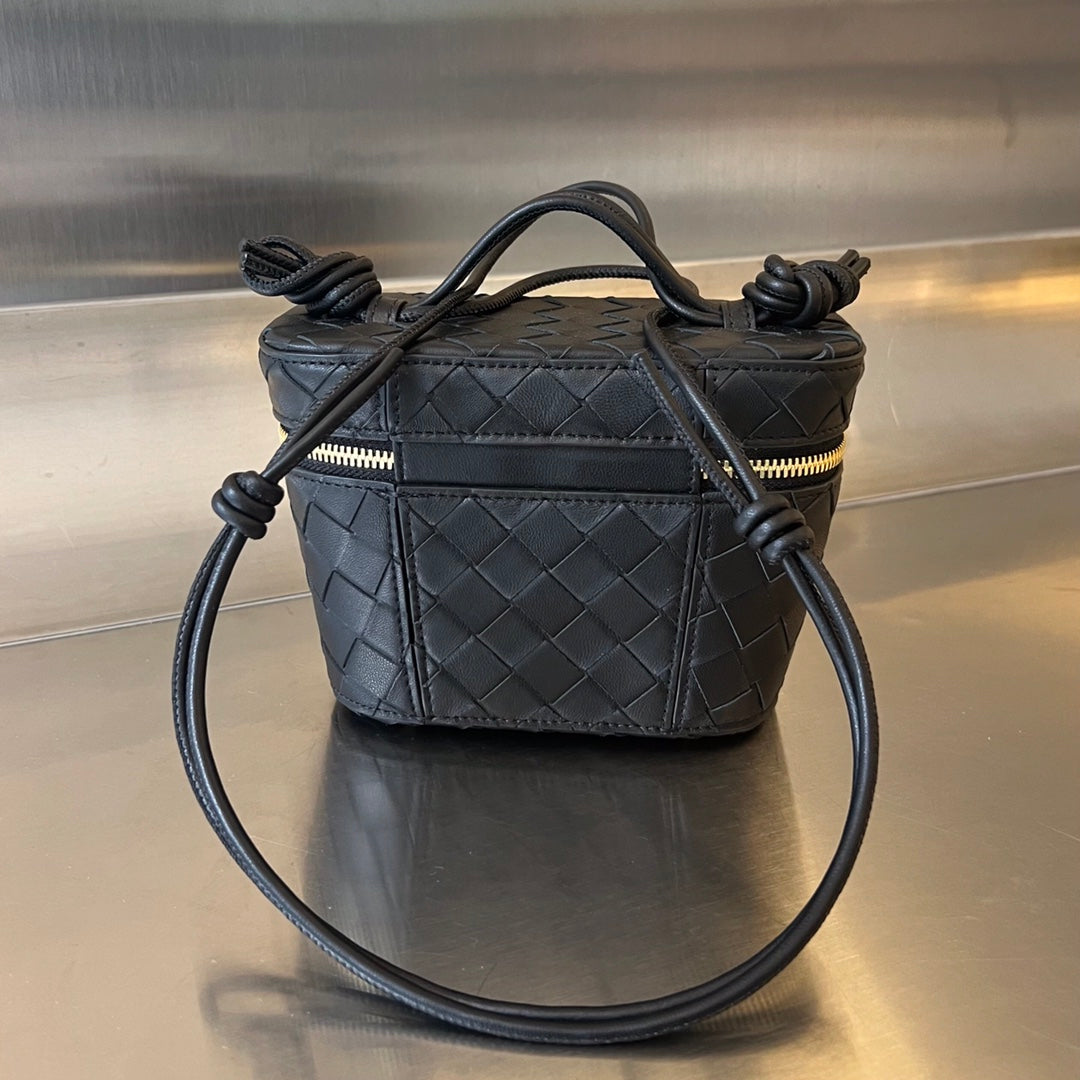 Bottega Veneta MINI VANITY CASE 18 IN BLACK LAMBSKIN