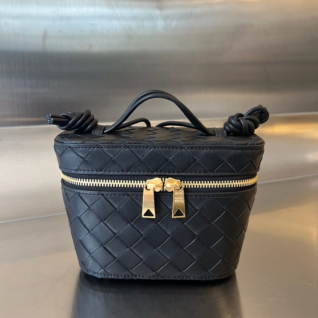 Bottega Veneta MINI VANITY CASE 18 IN BLACK LAMBSKIN