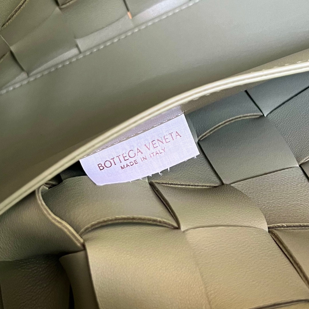 Bottega Veneta SMALL 22 CASSETTE IN EICRU BEIGE LAMBSKIN