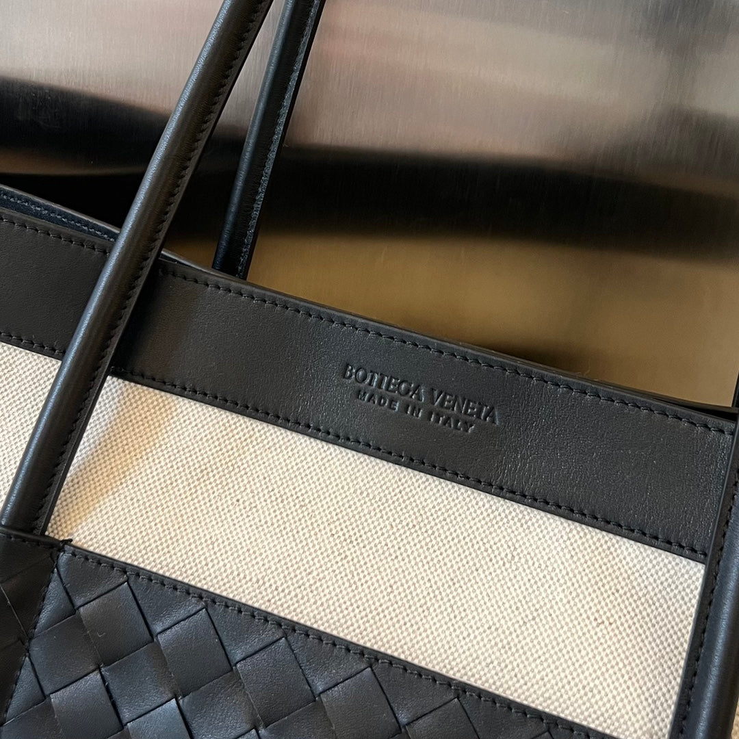 Bottega Veneta PORTELLO TOTE 53 IN BLACK CALFSKIN AND WHITE CANVAS