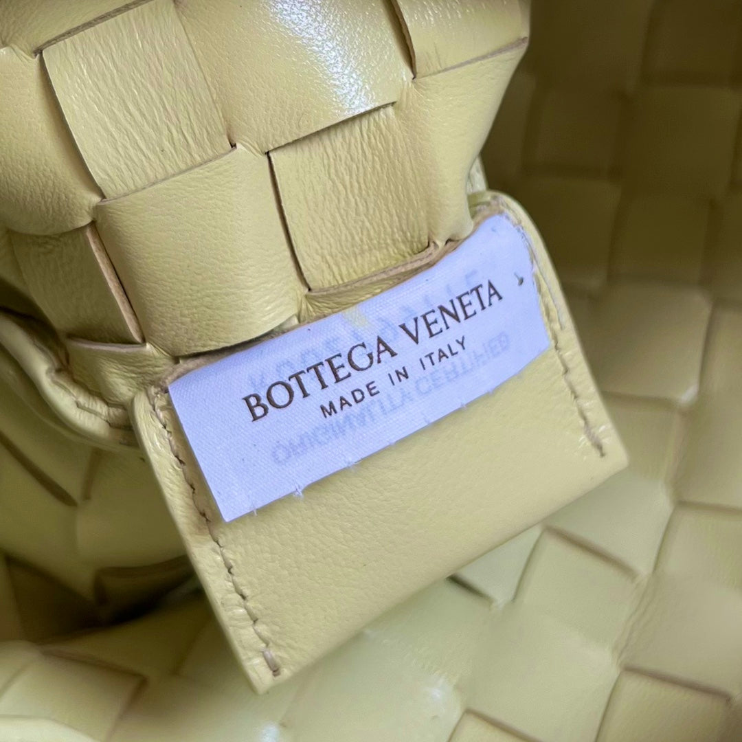 Bottega Veneta SARDINE 33 WITH CHAIN IN YELLOW CREAM LAMBSKIN