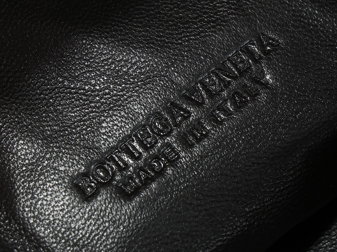 Bottega Veneta bv teen jodie 36cm black lambskin