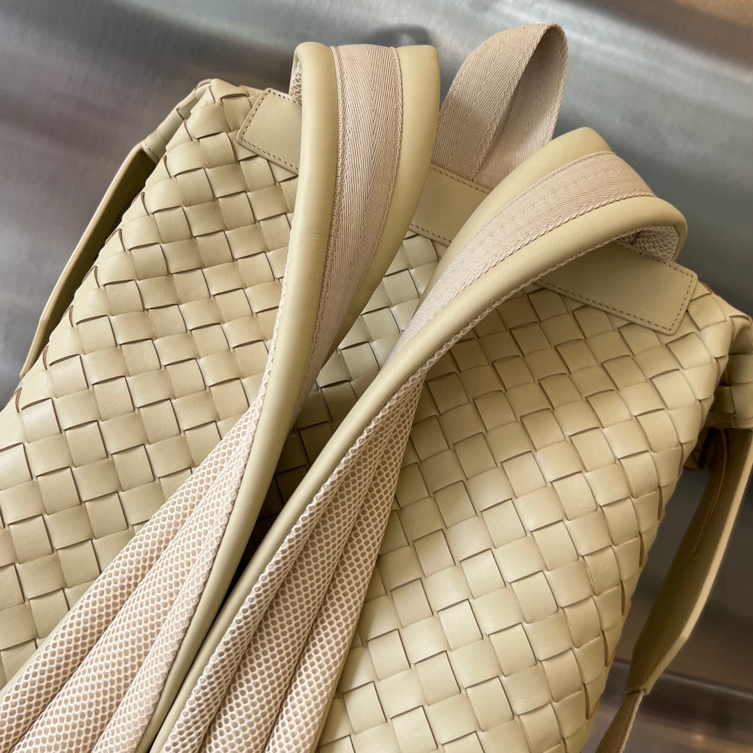 Bottega Veneta BACKPACK 42 IN BEIGE CALFSKIN