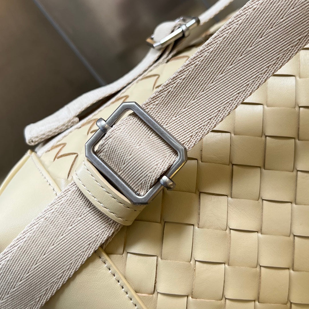 Bottega Veneta BACKPACK 42 IN BEIGE CALFSKIN