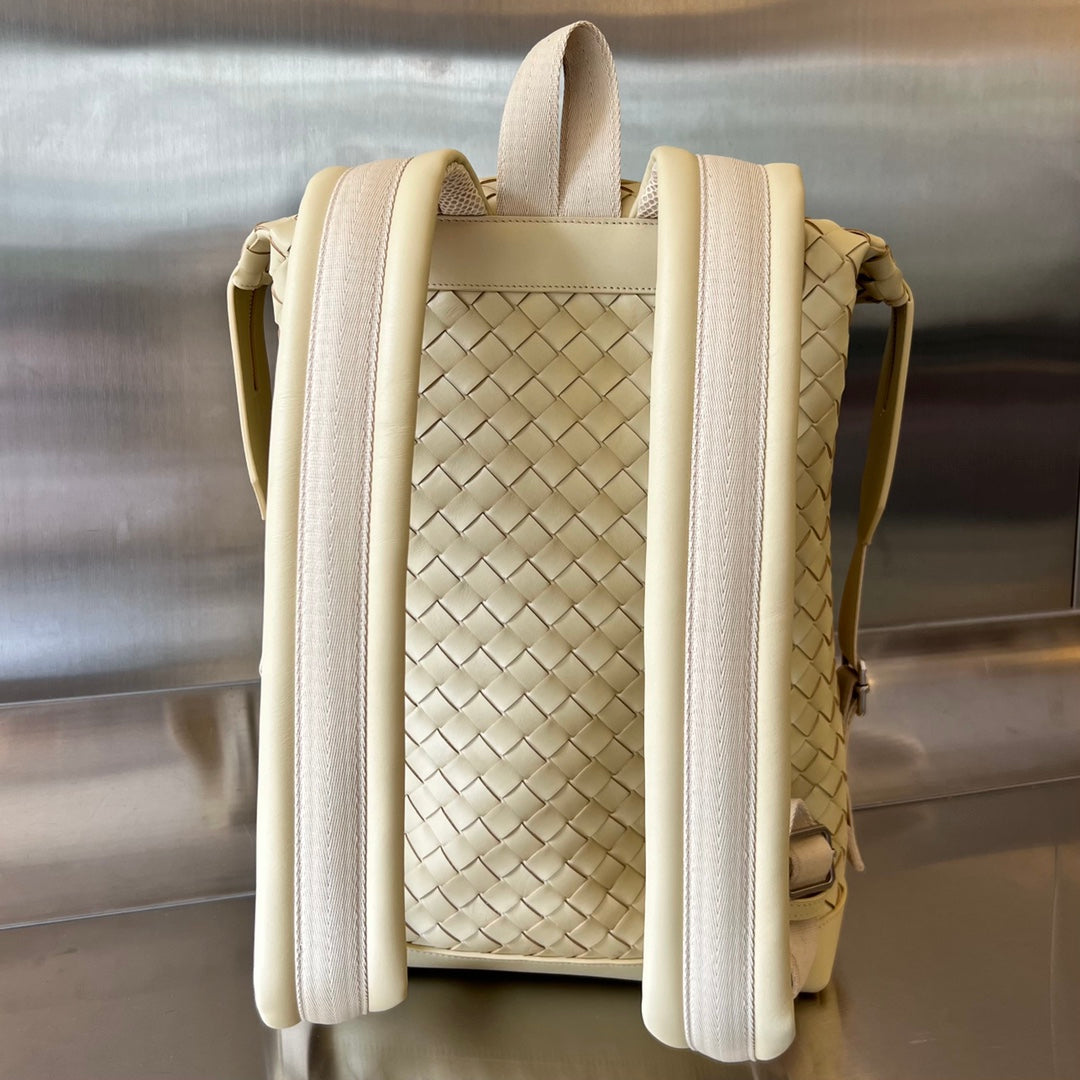 Bottega Veneta BACKPACK 42 IN BEIGE CALFSKIN