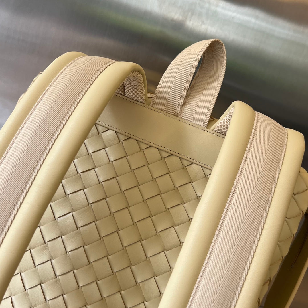 Bottega Veneta BACKPACK 42 IN BEIGE CALFSKIN