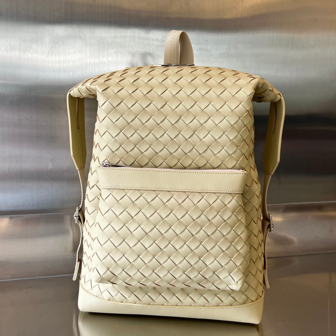 Bottega Veneta BACKPACK 42 IN BEIGE CALFSKIN