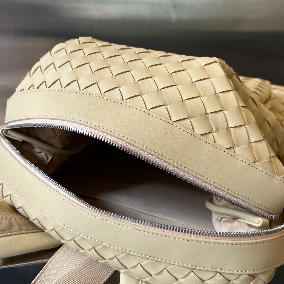 Bottega Veneta BACKPACK 42 IN BEIGE CALFSKIN