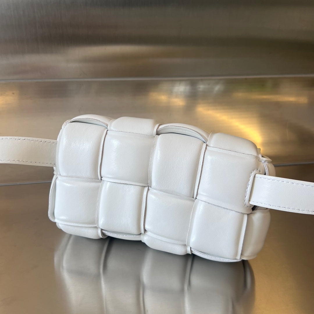 Bottega Veneta MINI CASSETTE 18 IN WHITE LAMBSKIN