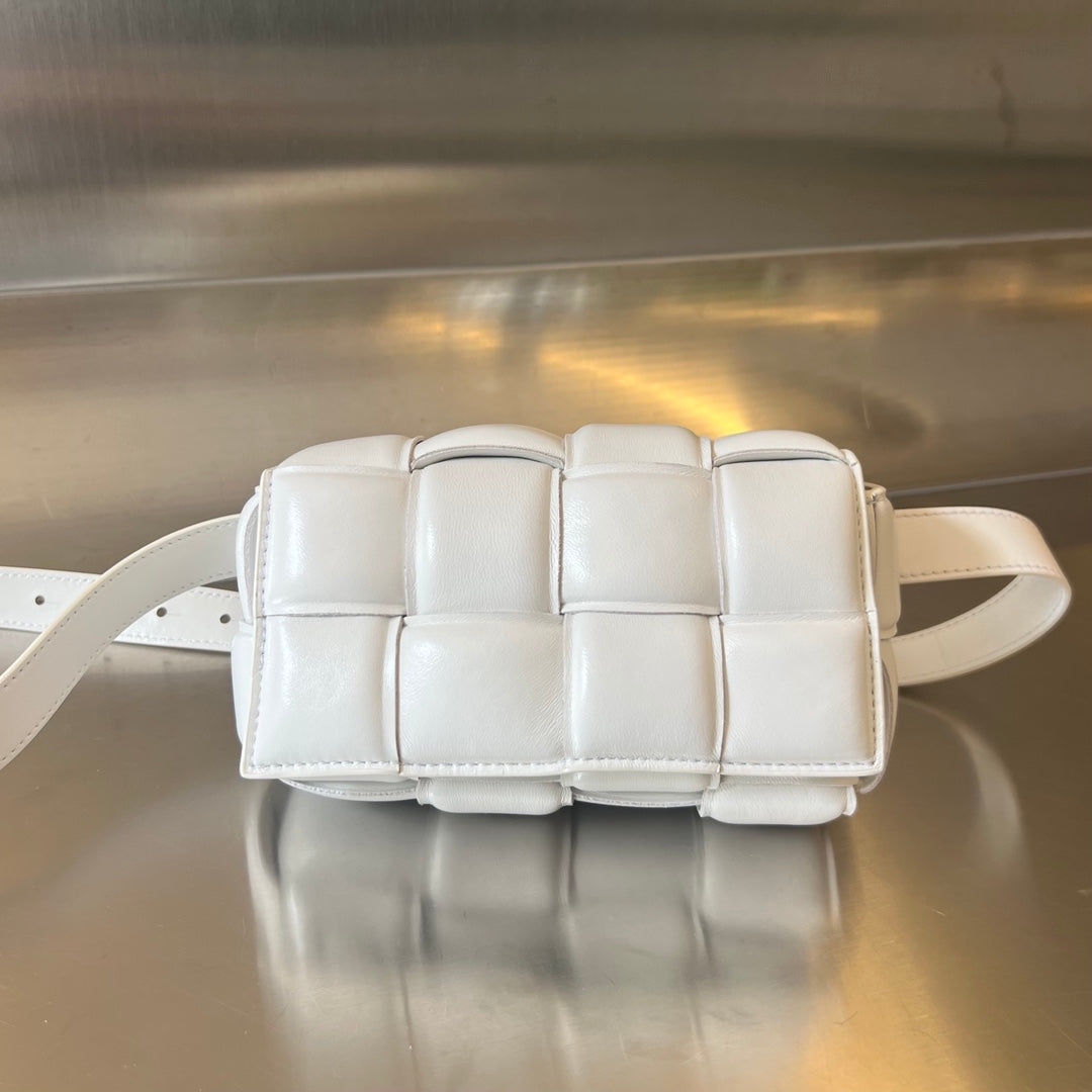 Bottega Veneta MINI CASSETTE 18 IN WHITE LAMBSKIN