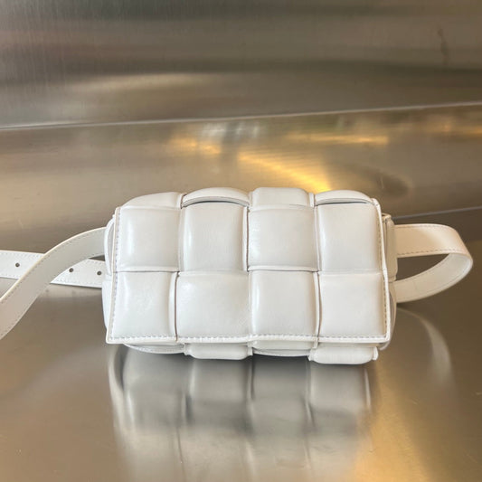 Bottega Veneta MINI CASSETTE 18 IN WHITE LAMBSKIN