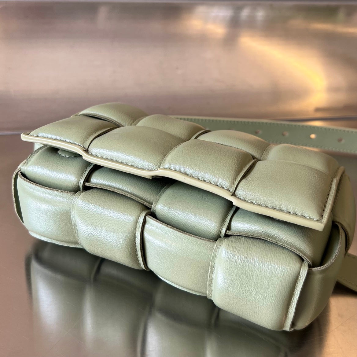 Bottega Veneta MINI CASSETTE 18 IN WHITE CREAM LAMBSKIN